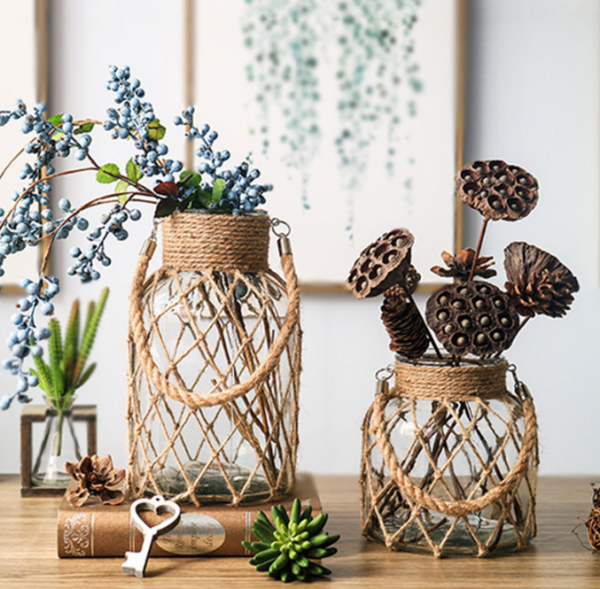 Vas bunga berbentuk tabung dengan aksen tali jalinan